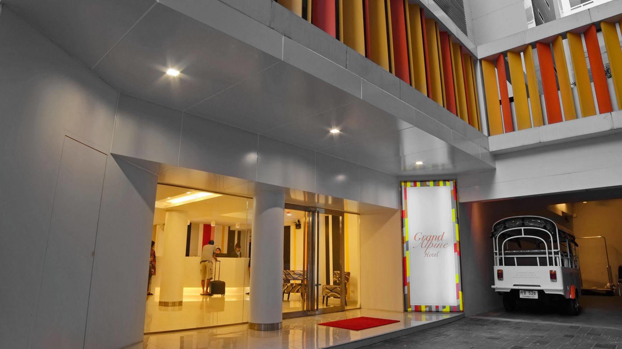 Grand Alpine Hotel Μπανγκόκ Εξωτερικό φωτογραφία
